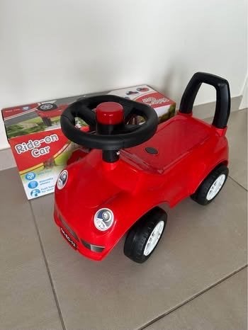 Voiture, un trotteur pour bébé, Enfants & Bébés, Relax bébé, Enlèvement, Comme neuf
