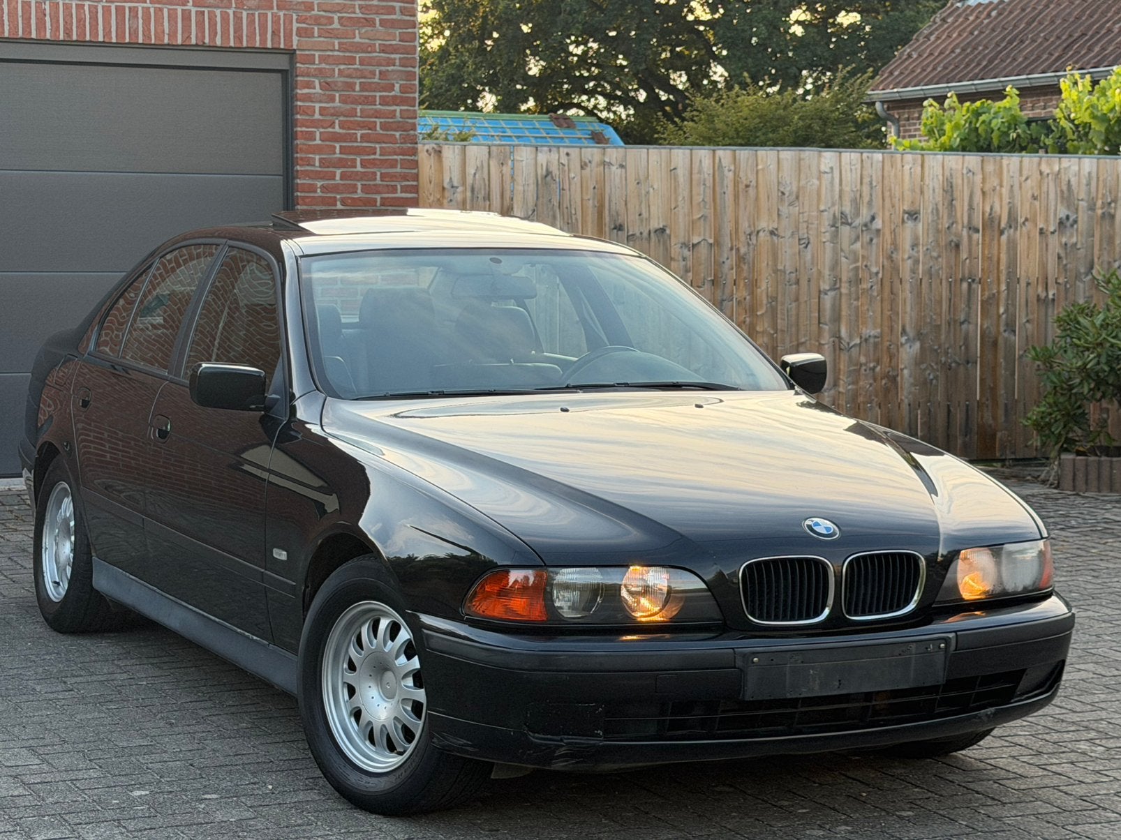 Bmw 523i•1er propriétaire• Toit ouvrant automatique • 2,5 i, Autos, 120 kW, 6 cylindres, Berline, Automatique