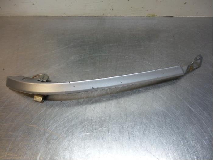Bord phare droit d'un Toyota Avensis (Avensis 97-), -, 3 mois de garantie, Toyota, Utilisé