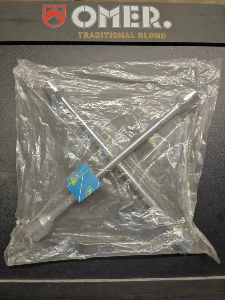 Nieuwe kruissleutel 33cm - 19,20,21 en 22mm doppen, Ophalen of Verzenden, Nieuw