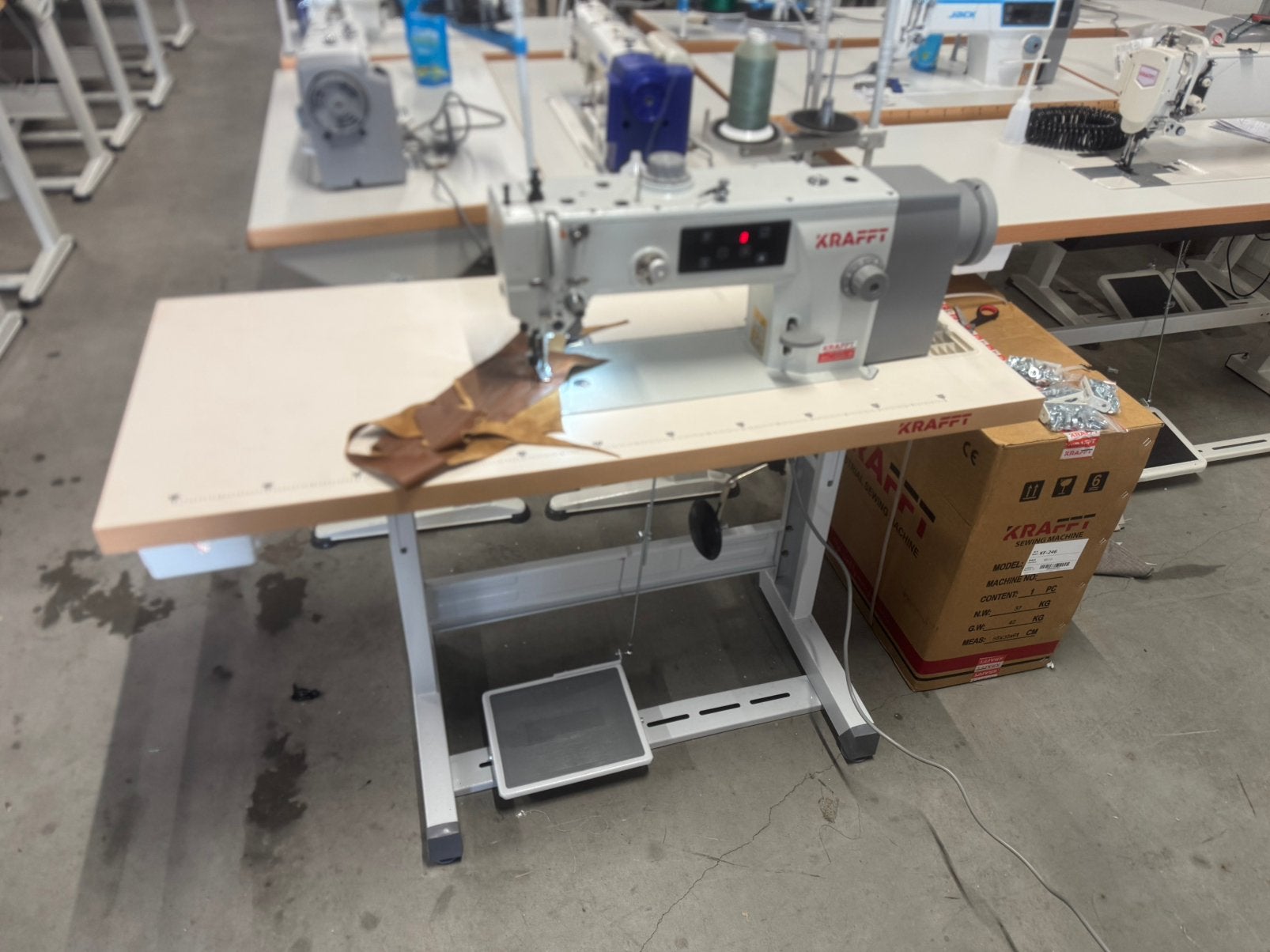 Industriele naaimachine kraft 0612e 3voudig transport nieuw, Overige merken, Nieuw, Ophalen of Verzenden, Naaimachine