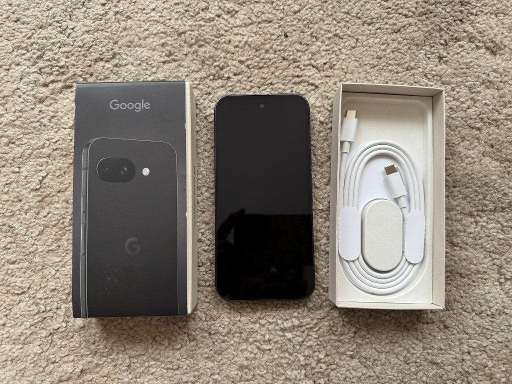 Google Pixel 9a + Case + Cover glass, Telecommunicatie, Ophalen of Verzenden, Zo goed als nieuw, Klassiek of Candybar, Zonder simlock