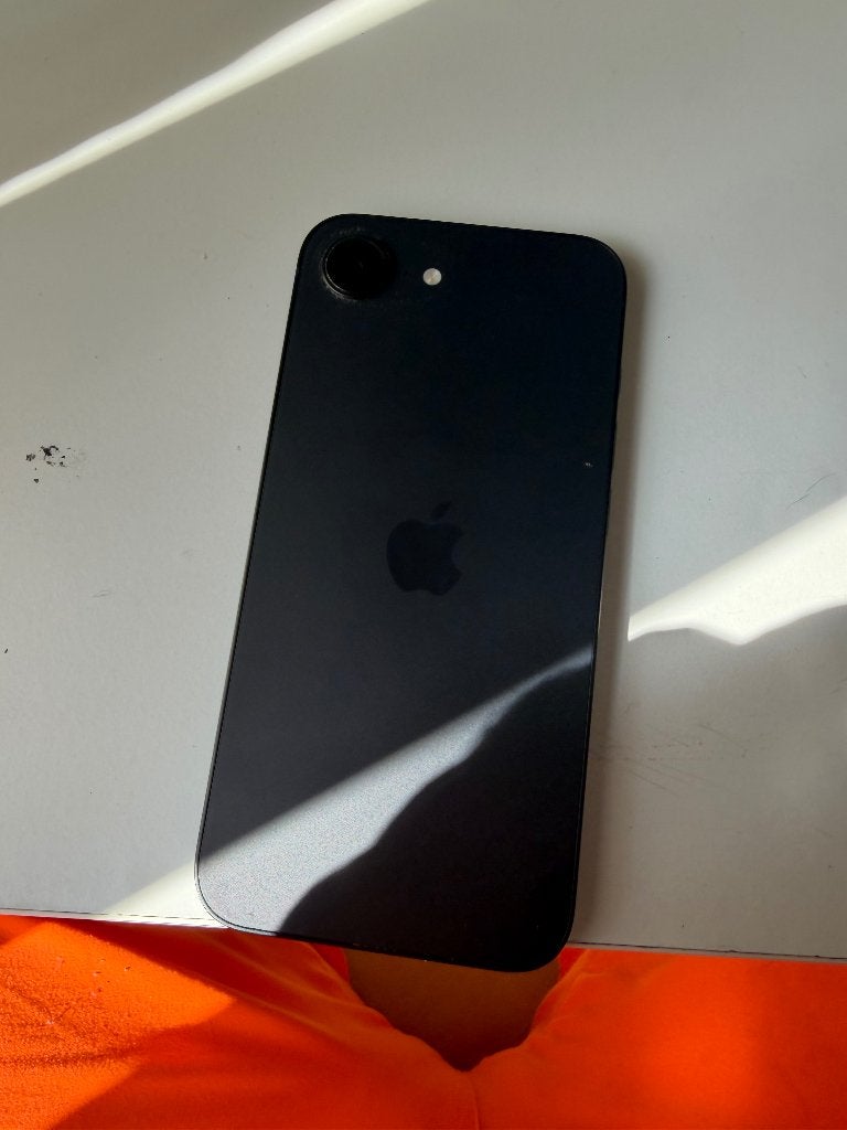 iphone 16 e, Telecommunicatie, Mobiele telefoons | Apple iPhone, IPhone 16e, Zwart, Zo goed als nieuw, Zonder simlock