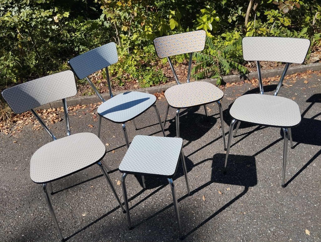 Chaises vintage relookées (4 chaises + 1 tabouret), Autres couleurs, Comme neuf, Enlèvement, Alu vintage