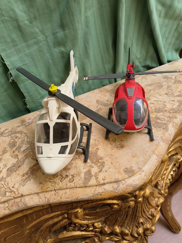 2 Speelgoed helikopers (1 van politie en 1 van brandweer), Enlèvement, Utilisé