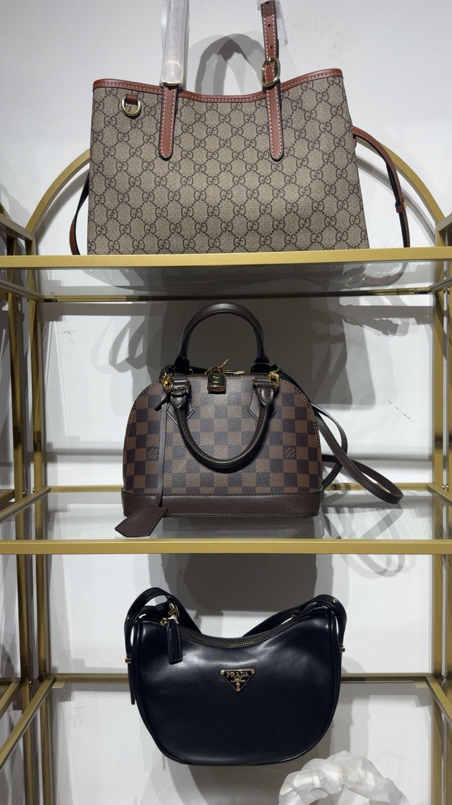 Louis Vuitton, Jaquemus, Gucci, Fendi, Chanel, Prada, Enlèvement