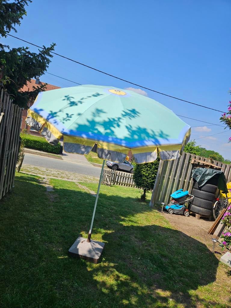 Zandparasol met zandvoetparasol in Houthalen gebruikt, Ophalen