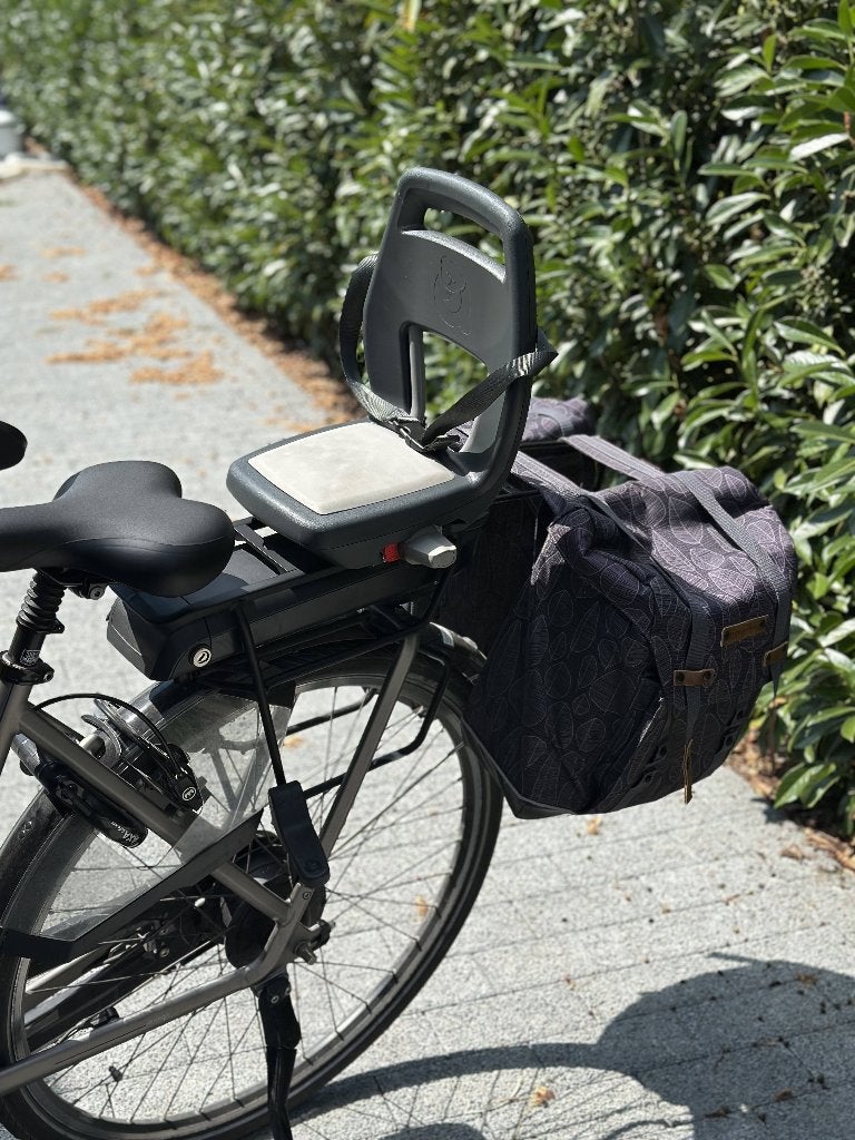 Yepp Maxi Easyfit kinderfietsstoeltje + fietstasverbreder, Ophalen, Achterzitje, Voetsteuntjes, Yepp (Thule)