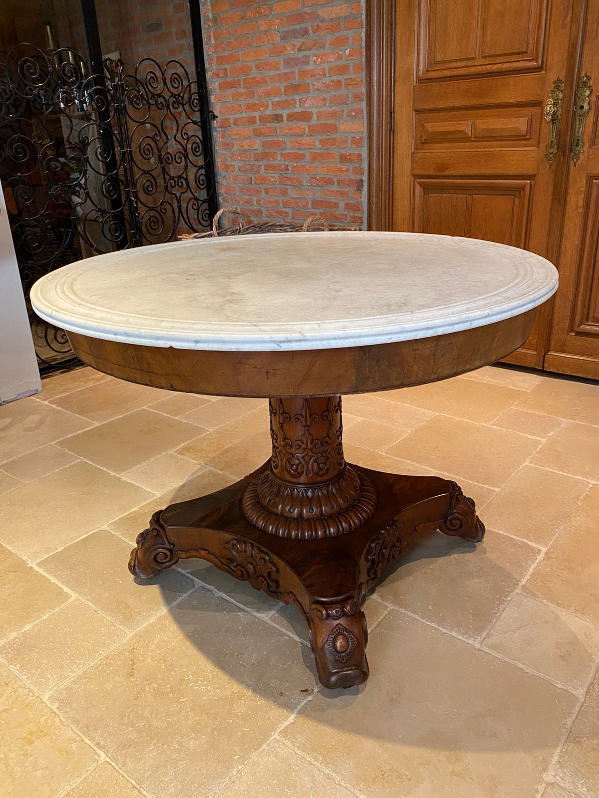 Table ronde ancienne, Enlèvement
