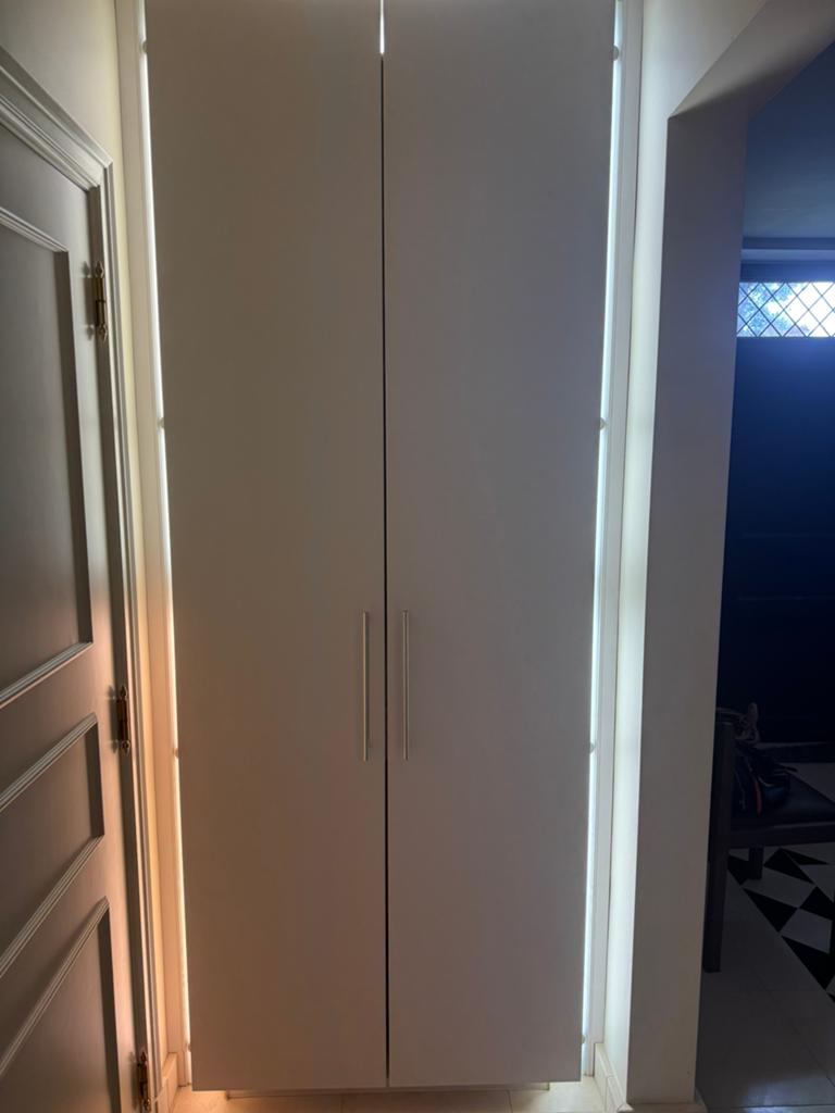 Inbouwkast met verlichting, Ophalen, Zo goed als nieuw