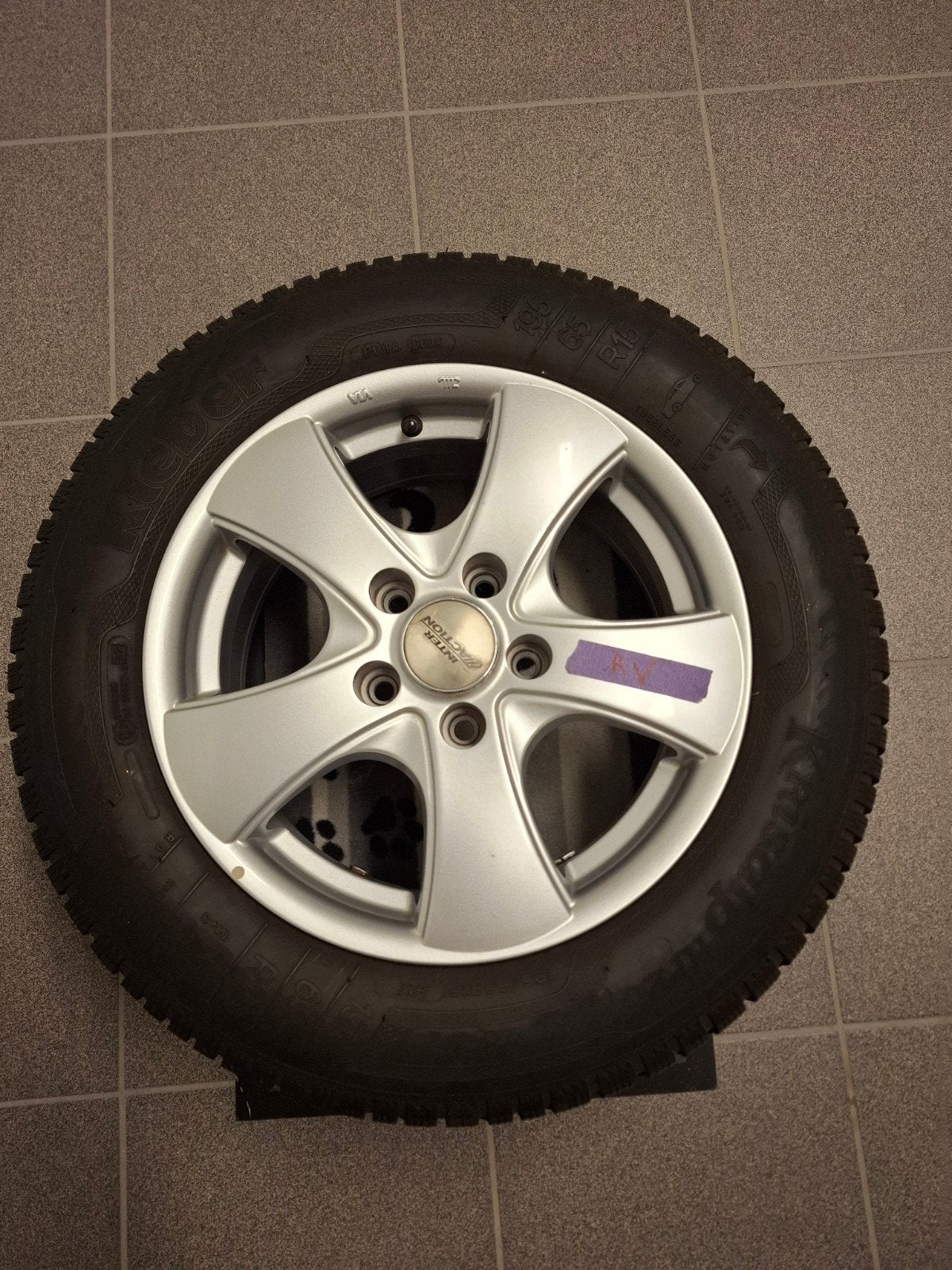 Velg met winterbanden Kleber, Ophalen, Winterbanden