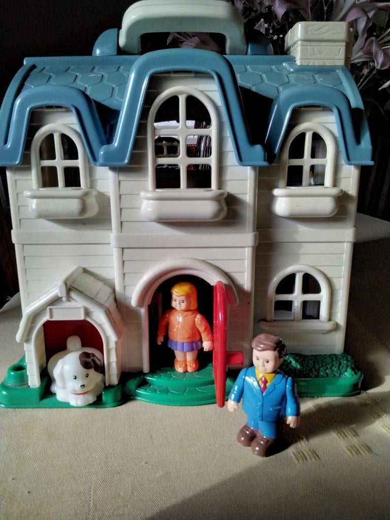 Poppenhuis met assecoires, Ophalen of Verzenden, Gebruikt, Poppenhuis