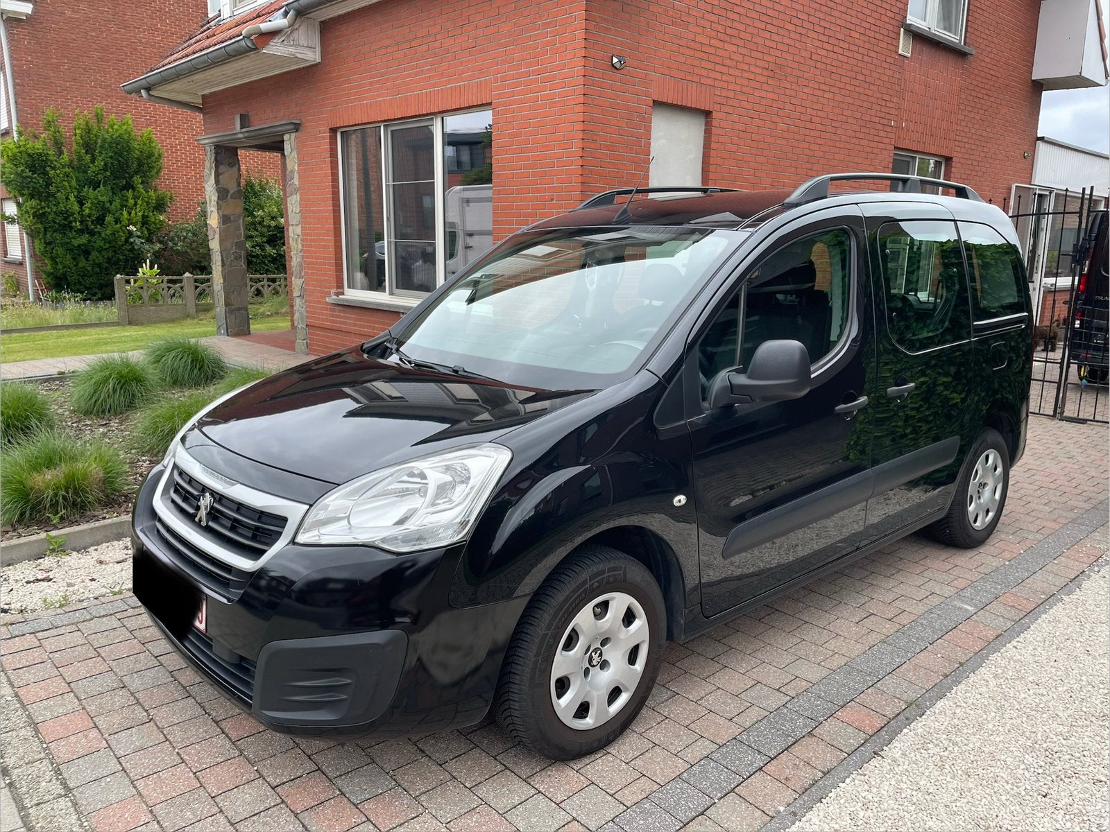 Peugeot partner 1.2 tepee, Zwart, Handgeschakeld, 5 deurs, Particulier