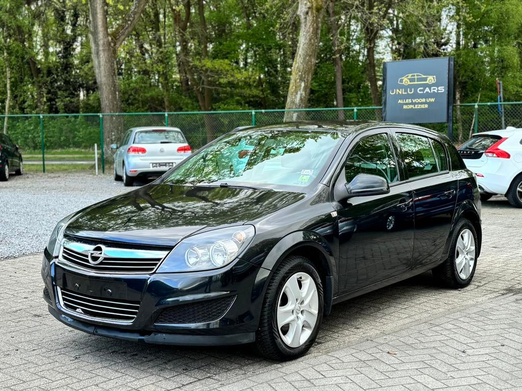 OPEL ASTRA 2012 BENZINE 145.000KM, Voorwielaandrijving, Euro 5, Stof, Zwart