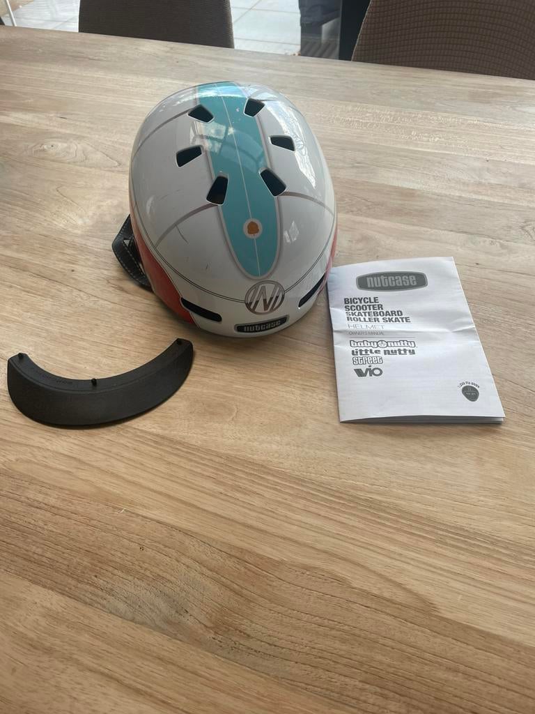Kinder helm (peuter) nutcase surfboard, Fietsen en Brommers, Ophalen, Zo goed als nieuw