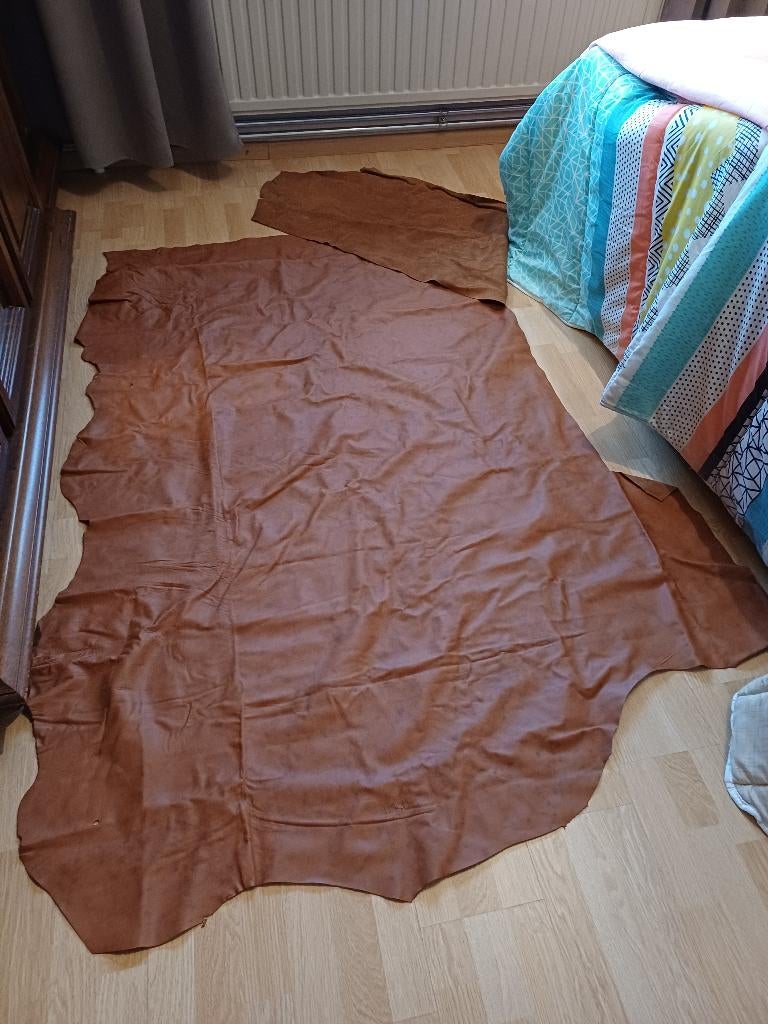Huid van echt leer, Hobby en Vrije tijd, Ophalen, Bruin, Nieuw, 30 tot 120 cm