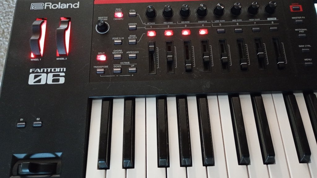 Roland Fantom-06, 61 touches, Roland, Enlèvement, Utilisé