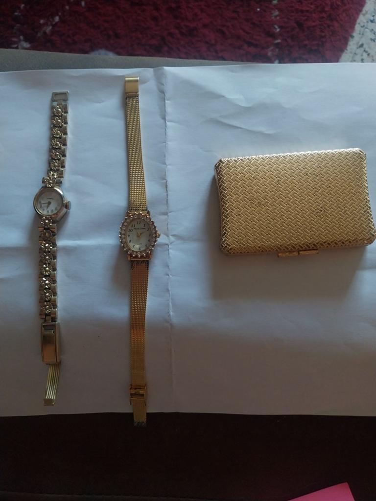 1 montre mécanique,  1 montre quartz , 1 poudrier, Handtassen en Accessoires, Horloges | Dames, Ophalen