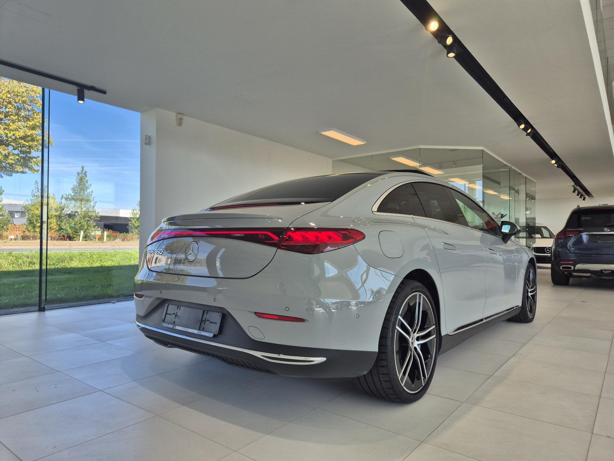 Mercedes-Benz EQE 350 Luxury Line | Panoramisch Dak | Distro, Automaat, 89 kWh, 607 km, Leder