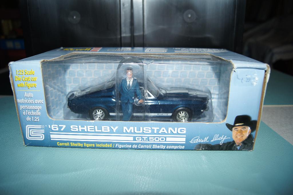 REVELL 1/25 1967 SHELBY MUSTANG GT 500 CARROLL SHELBY FIGURE, Enlèvement ou Envoi, Utilisé, Voiture