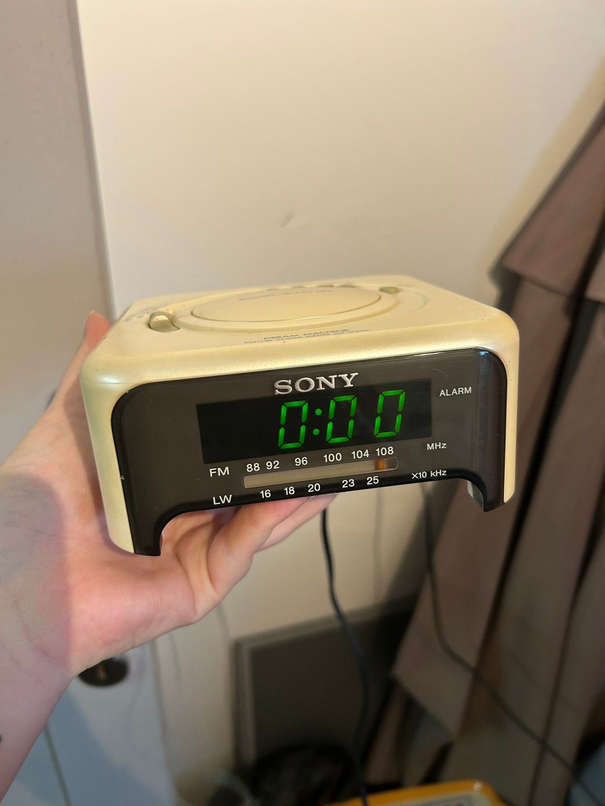 Réveil radio/alarme, Enlèvement, Comme neuf