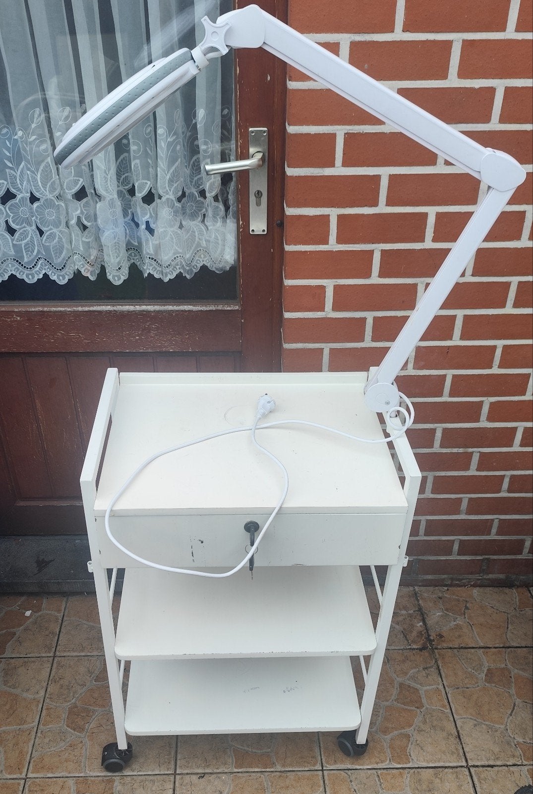 servante pour soins, Maquillage, Mains et Ongles, Enlèvement, Utilisé