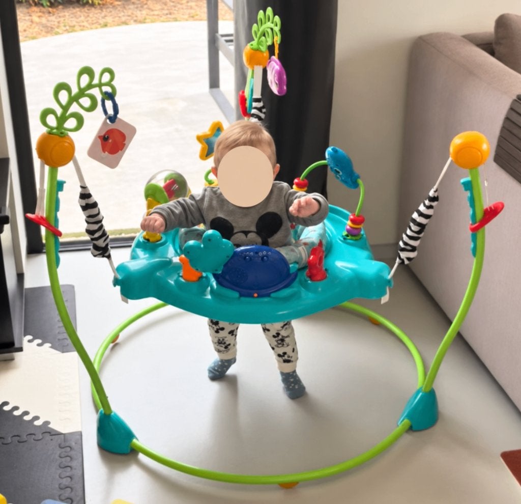 Baby Einstein Neighborhood Friends Activity Jumper, Enfants & Bébés, Enlèvement ou Envoi, Comme neuf, Baby Gym, Avec lumière