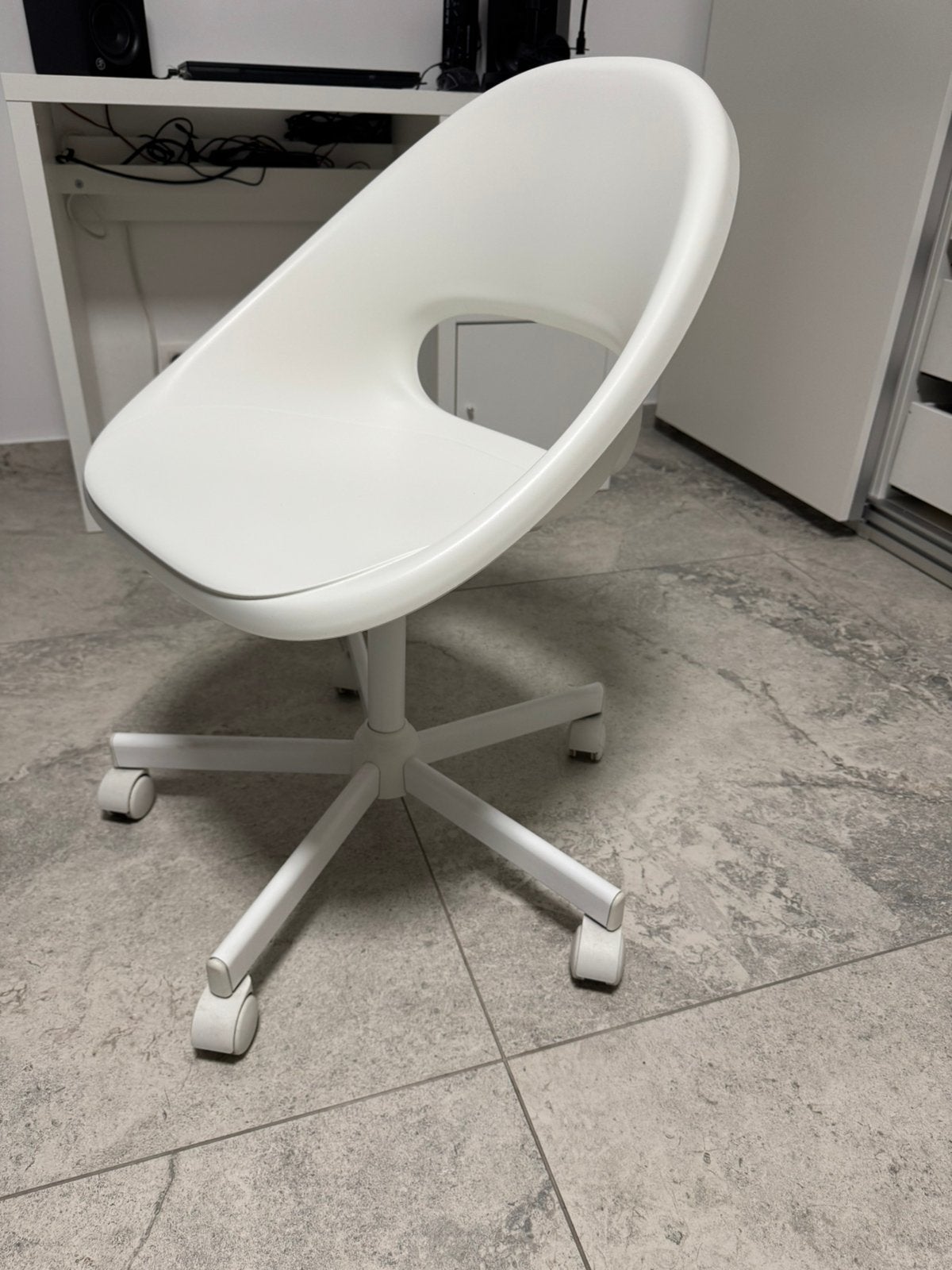 Chaise de bureau blanche à roulettes, Huis en Inrichting, Bureaustoelen, Gebruikt, Bureaustoel, Wit, Ophalen