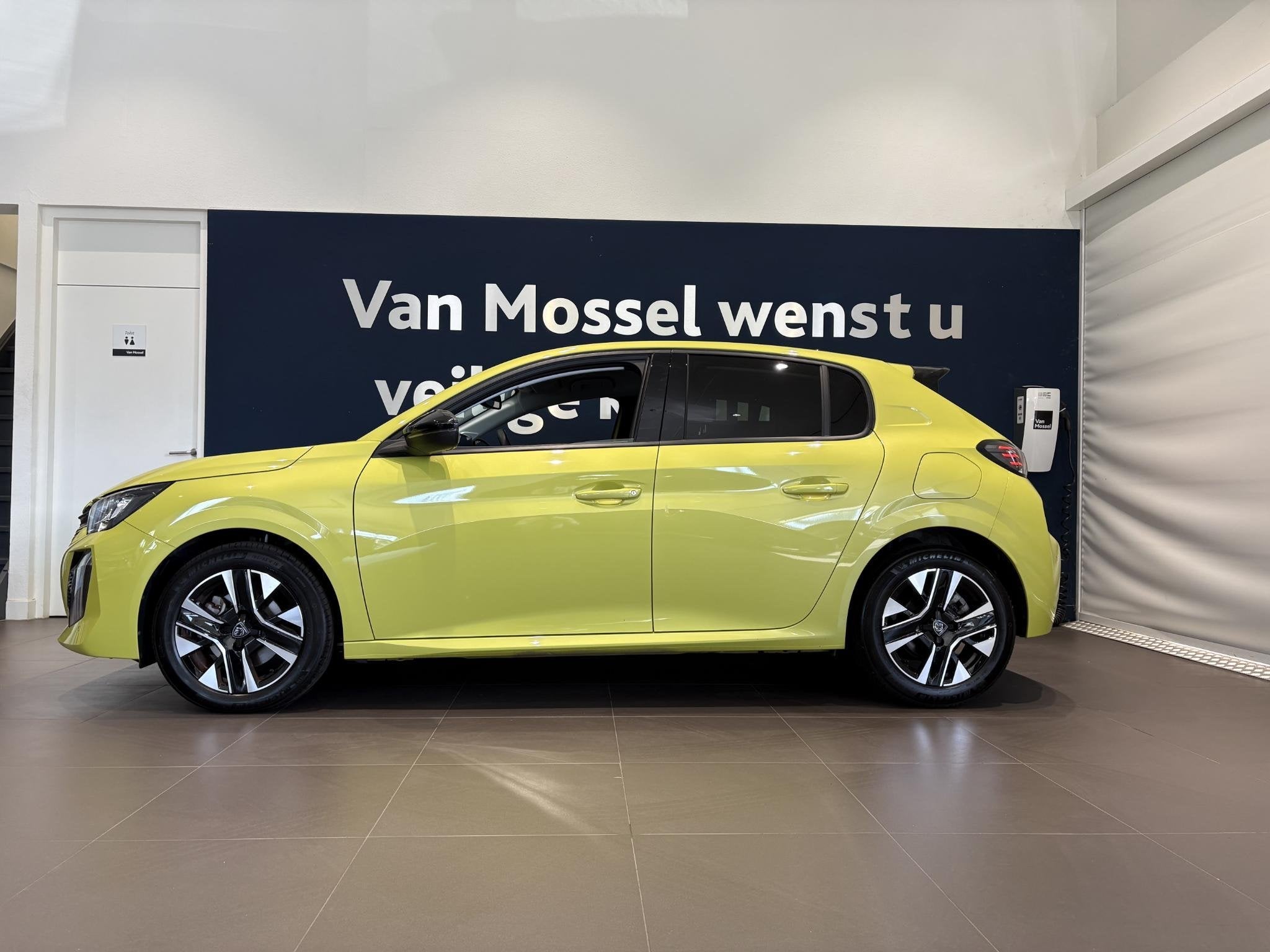 Peugeot 208 1.2 PureTech 100 MAN6 S&S Allure, Auto's, Voorwielaandrijving, https://public.car-pass.be/vhr/93b0829b-5c67-4e8b-baa9-ad4a380eeeea
