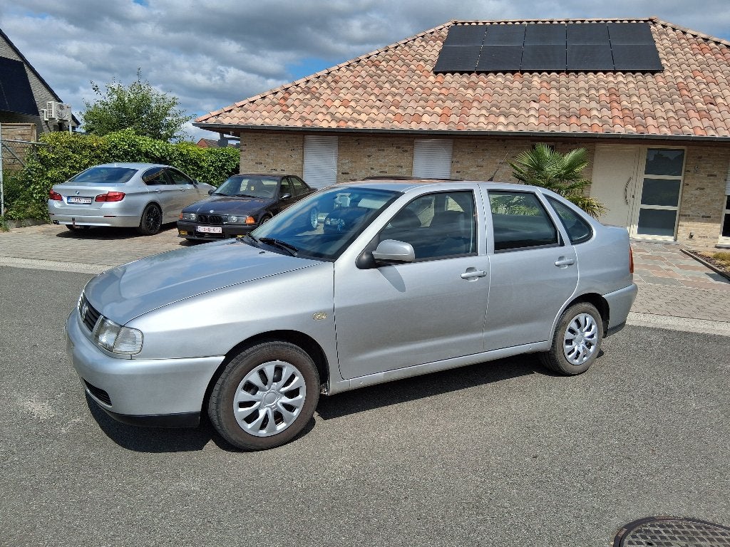 Volkswagen Polo Classic 4 deurs 2000 Export/zo mee nemen, Voorwielaandrijving, 4 deurs, Stof, Particulier