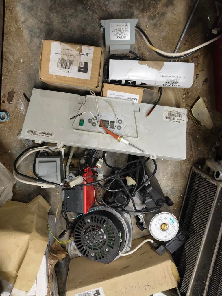Ferroli allerlei pompen, ionisatiepen, gasblok, ventilator,, Ophalen of Verzenden