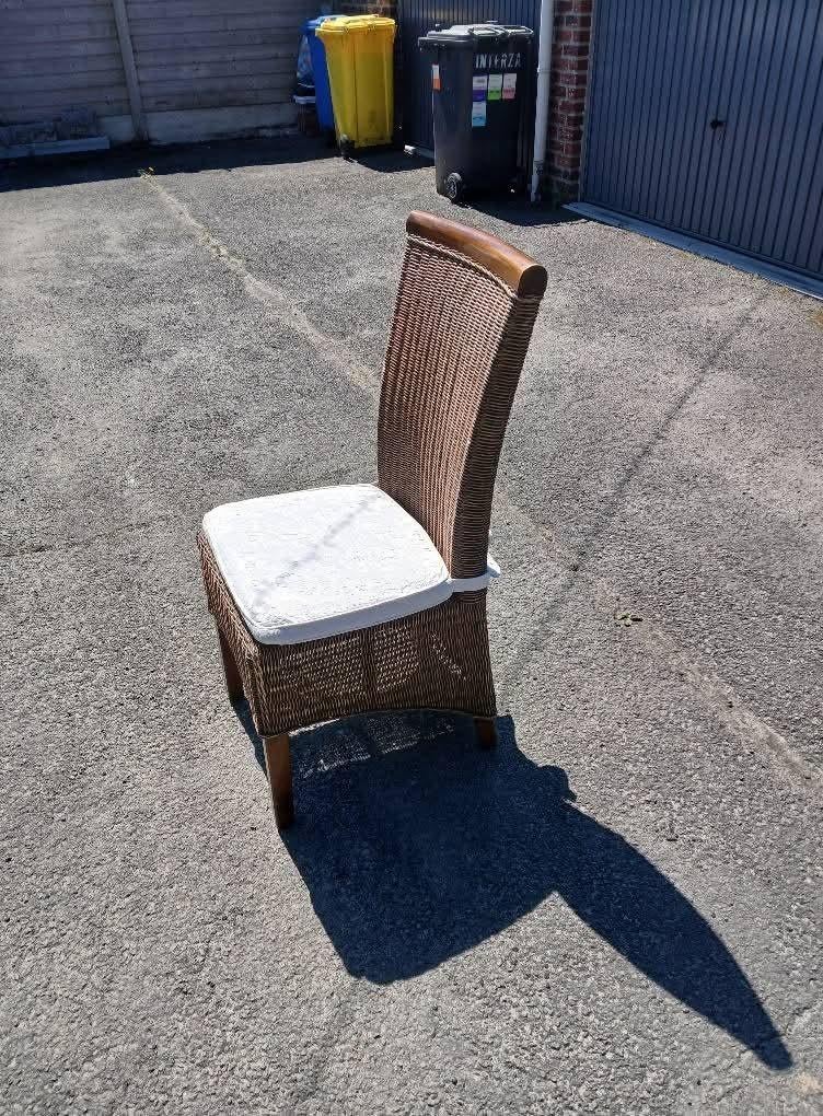 Stevige rieten stoelen, Enlèvement
