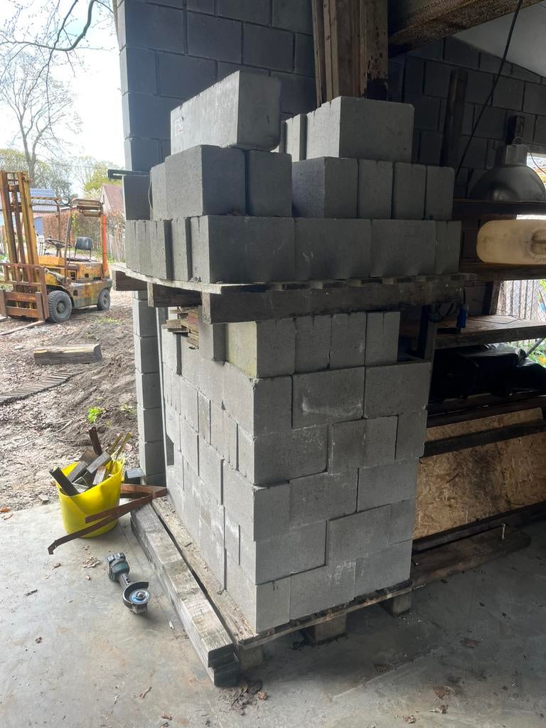 Betonblokken hol 29-14-19, Ophalen, Zo goed als nieuw