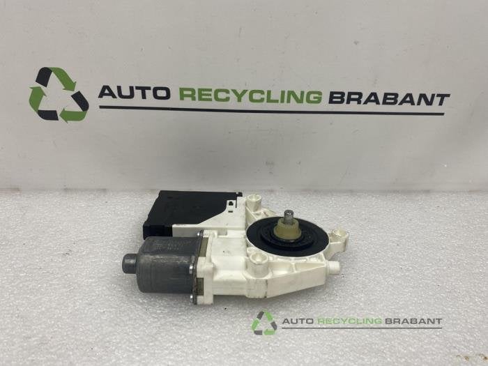 Moteur de vitre portière d'un Volkswagen Tiguan, Autos : Pièces & Accessoires, -, 3 mois de garantie, Utilisé, -