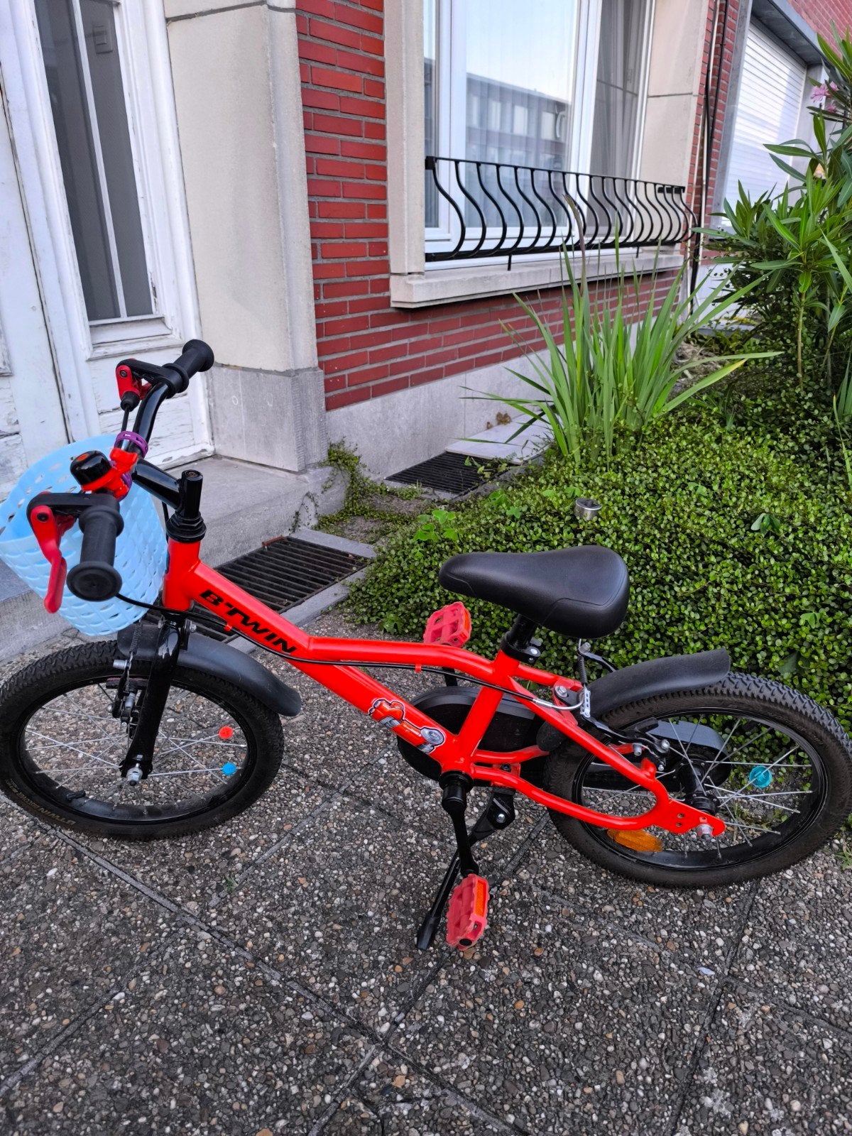 Kinderfiets B-twin uitstekende staat 16inch, Fietsen en Brommers, Ophalen, Zo goed als nieuw, Trommelrem, B-Twin