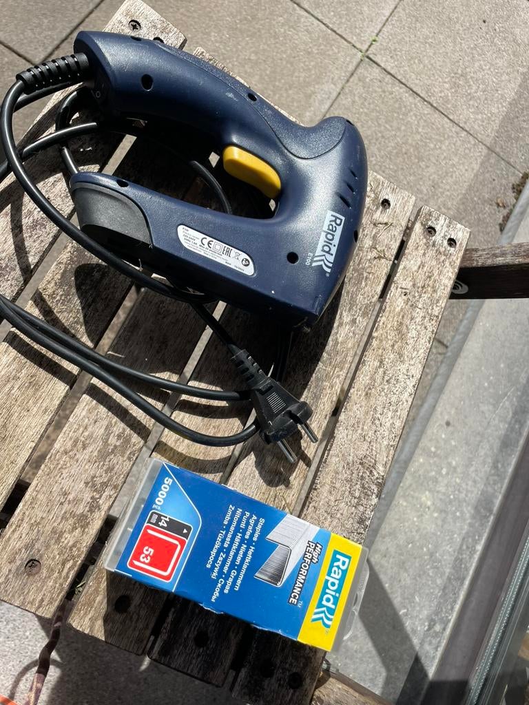Nietjesmachine Rapid met nietjes, Ophalen, Zo goed als nieuw