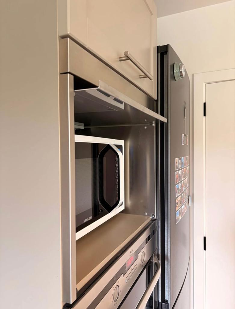 Inox liftdeur voor inbouwkeukenkast om microgolf opte bergen, Ophalen, Zo goed als nieuw