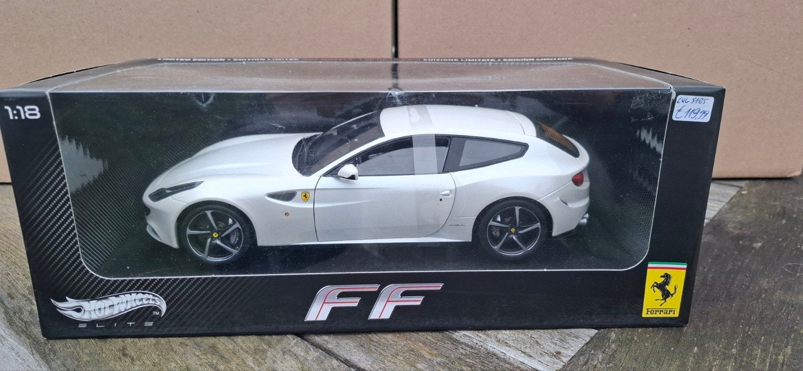 1/18 Hot Wheels ELITE Ferrari FF    White Metallic - 2011, Ophalen of Verzenden, Nieuw, Auto, Hot Wheels