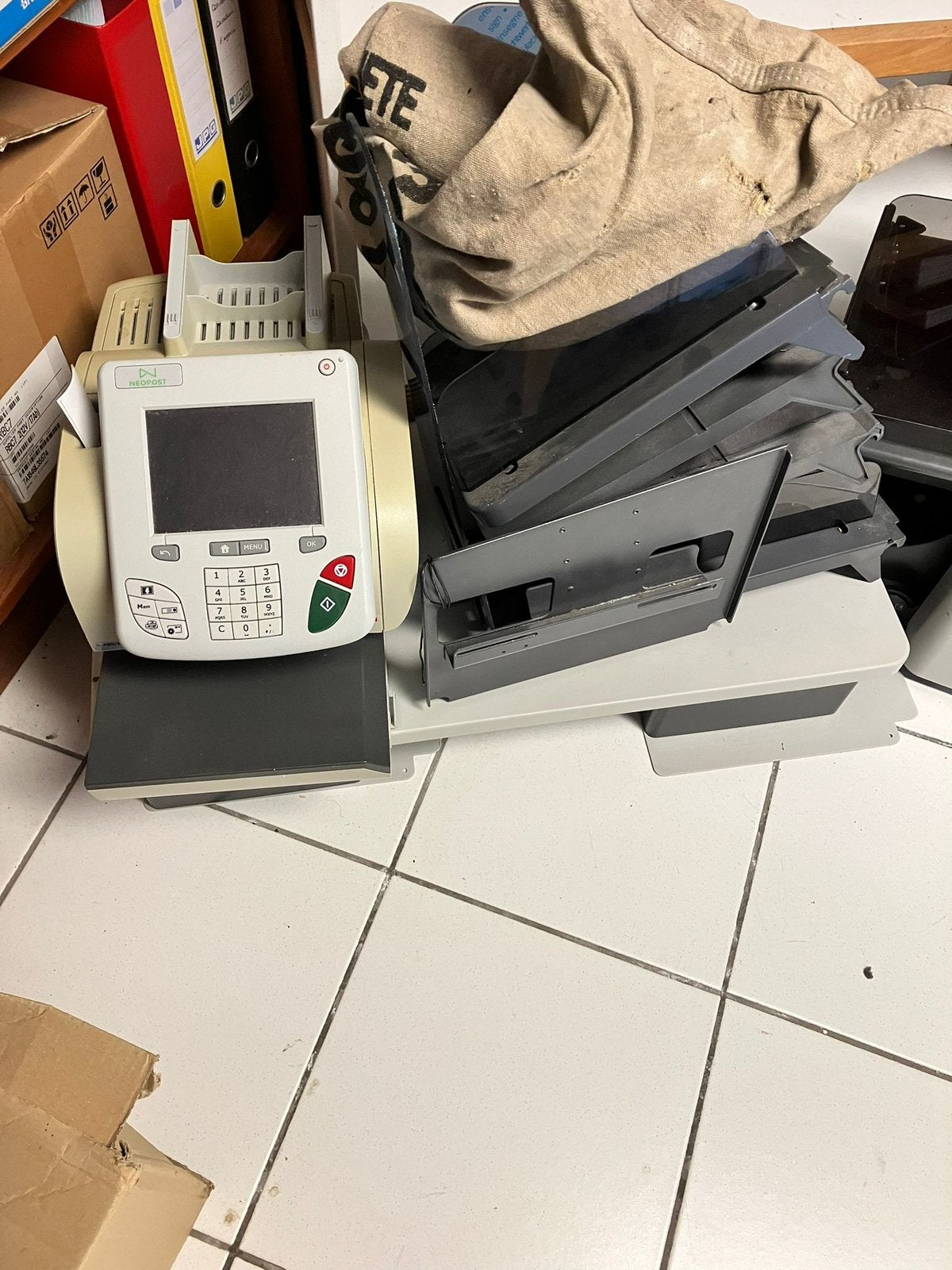 Machines postales Neopost DS-85 et Neopost IS-480, Timbres & Monnaies, Enlèvement, Autres types