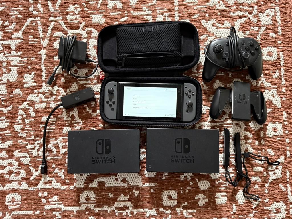 Nintendo switch et accessoires, Consoles de jeu & Jeux vidéo, Consoles de jeu | Nintendo Switch, Enlèvement, Utilisé, Avec 1 manette