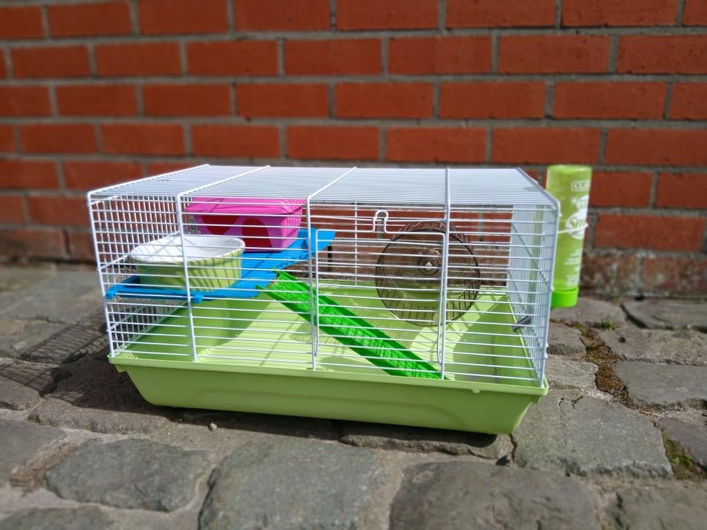 Kleine kooi Savic met alle toebehoren in nette staat, Ophalen