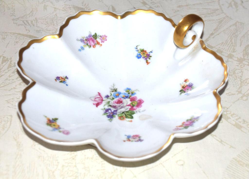 KOEKJES SCHAAL (PORCELAINE DE BAUDOUR - LEONARD - ), Ophalen of Verzenden