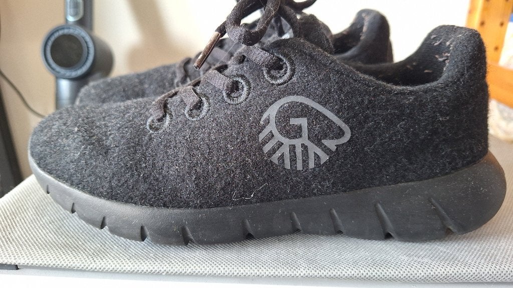 Sneaker en laine GIESSWEIN taille 37, Enlèvement ou Envoi, Sneakers et Baskets, Porté, Noir