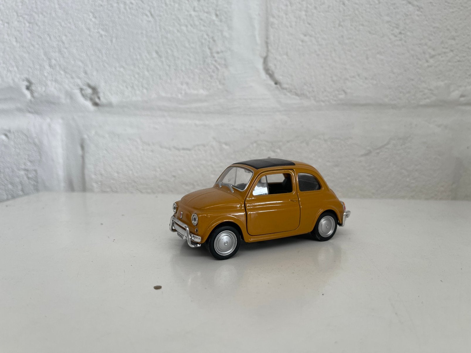 Fiat Nuova 500–Okergeel Metalen - Klassieke Fiat 500, Ophalen of Verzenden, Zo goed als nieuw, Auto