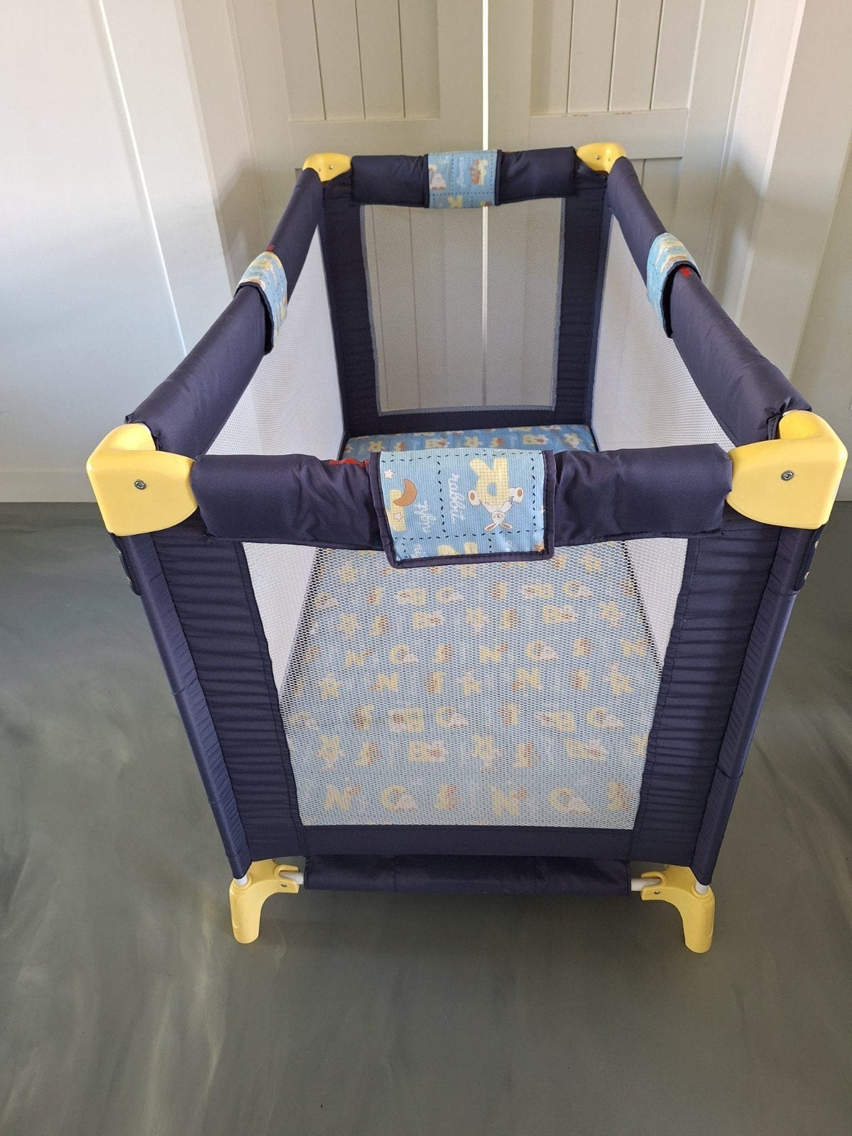 Lit de voyage avec matelas supplémentaire, Enfants & Bébés, Enlèvement