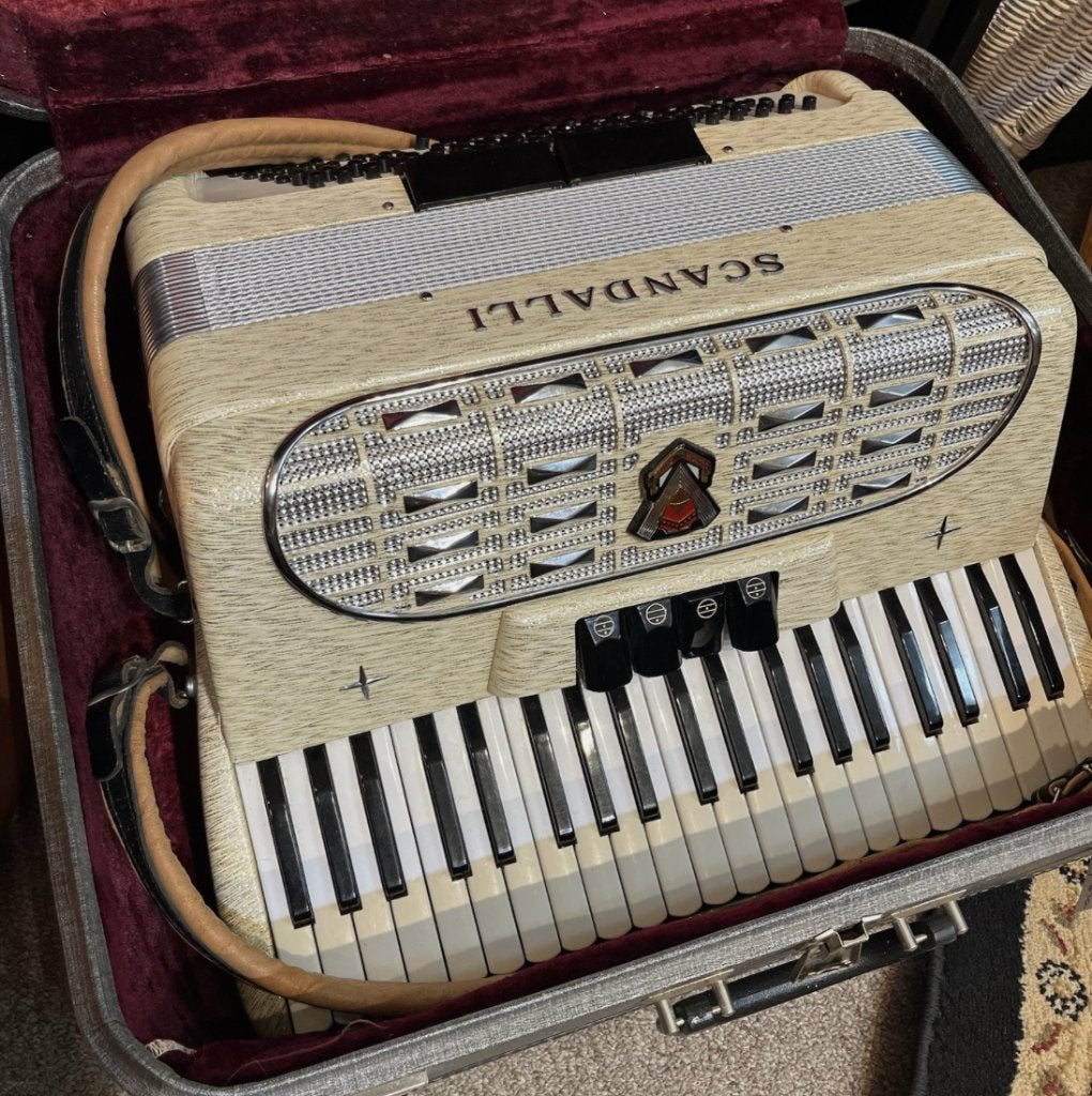 Scandalli Silvana V(II) Italiaanse accordeon, zilverkleurig, Muziek en Instrumenten, Accordeons, Ophalen of Verzenden, Zo goed als nieuw