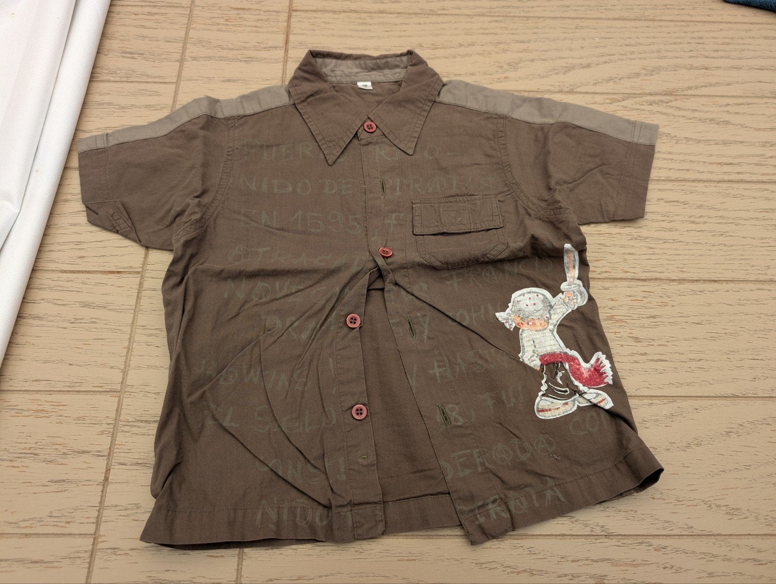 Gilet kaki à manches courtes pour garçon de 2 ans, Enfants & Bébés, Enlèvement ou Envoi, Comme neuf, Garçon, Chemise ou Chemisier