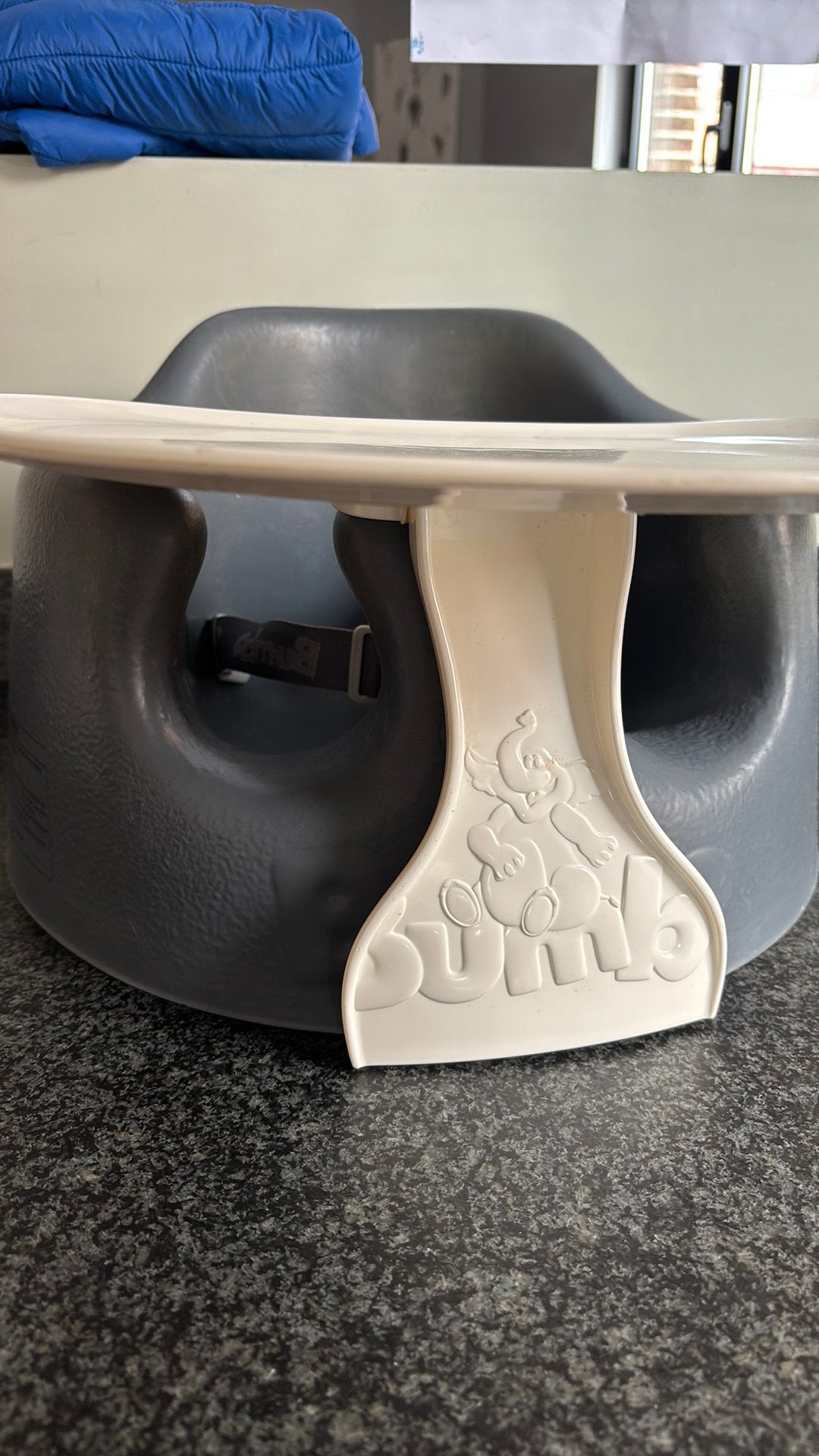 Bumbo met tafeltje., Ophalen, Zo goed als nieuw