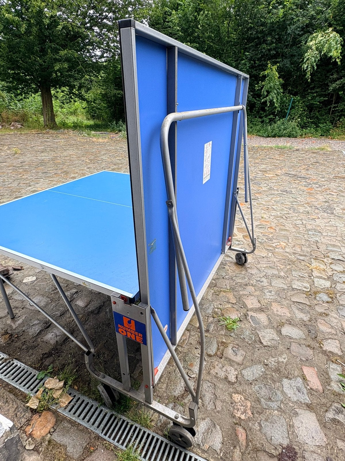 Table de ping-pong avec filet et attaches, Sports & Fitness, Enlèvement, Utilisé, Table d'intérieur, Pliante