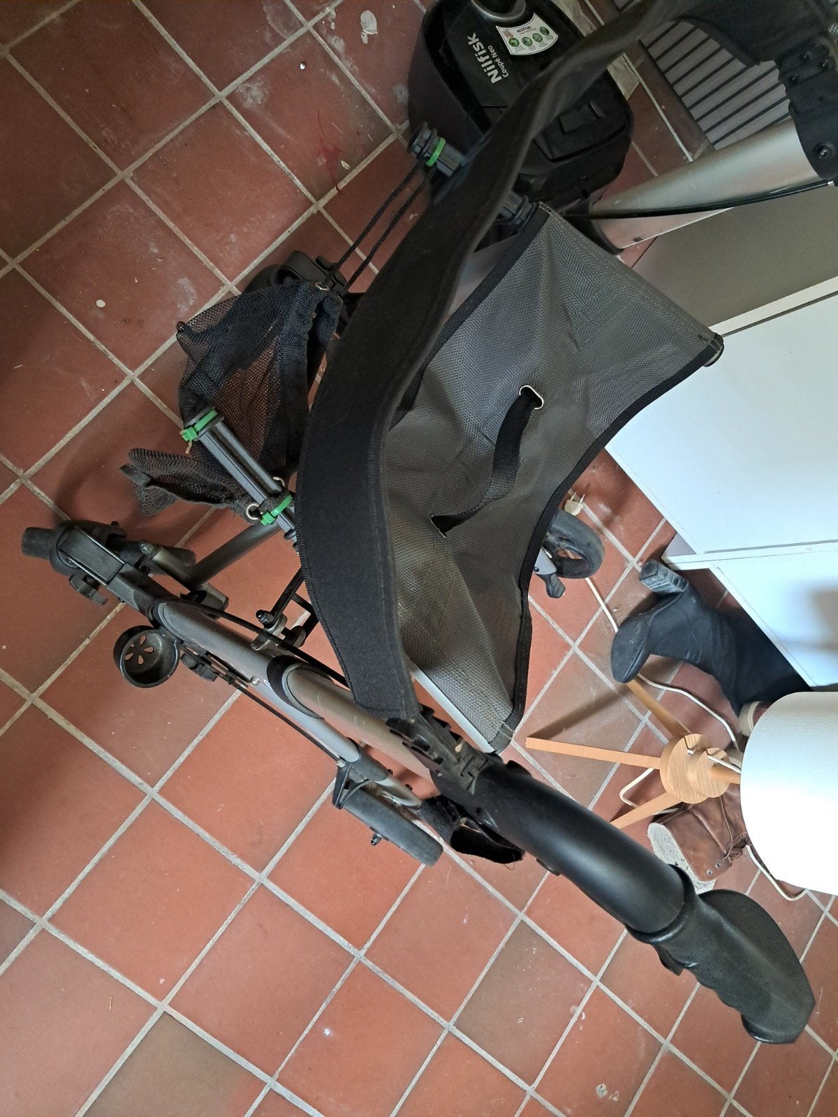Déambulateur pour personnes âgées, Enlèvement